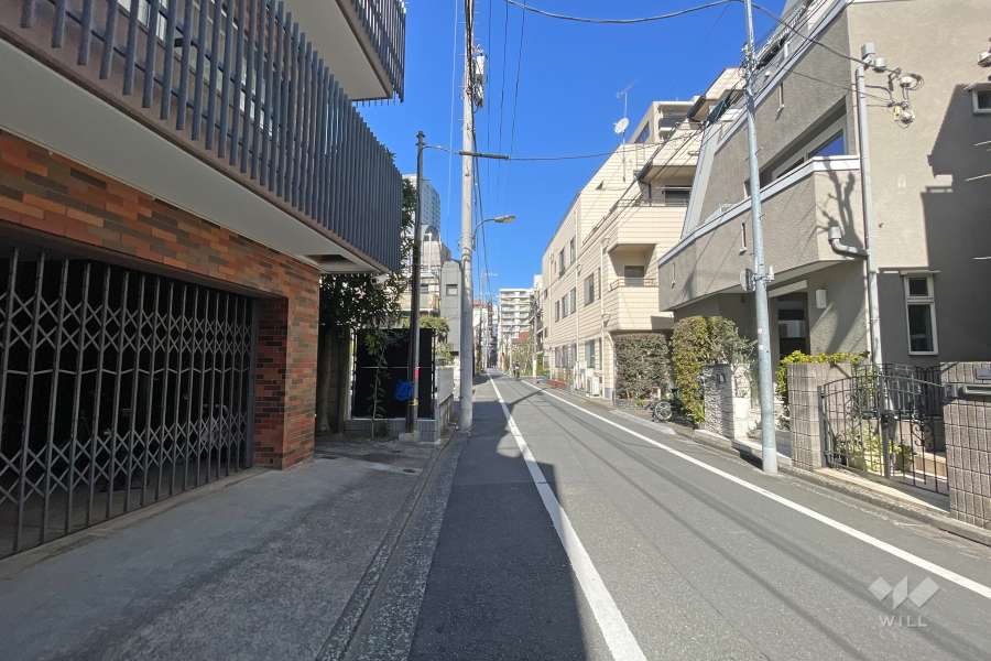 敷地の東側前面道路