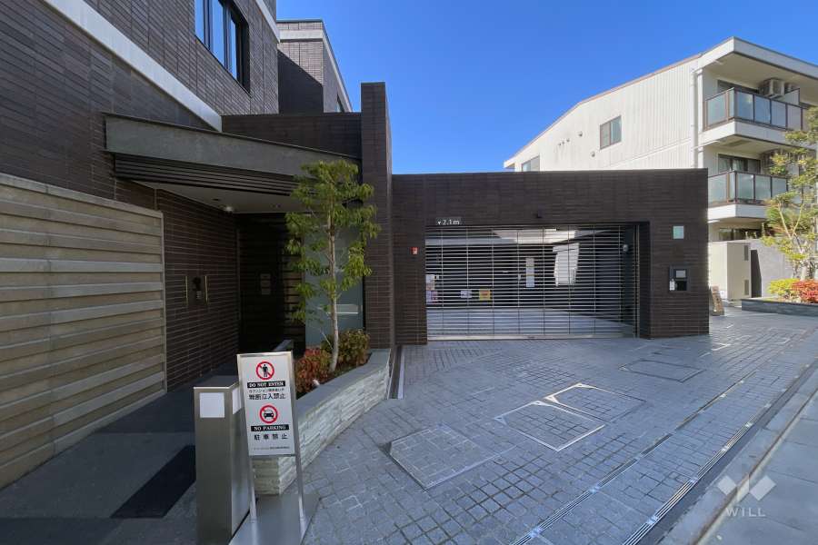 駐車場の出入り口（リングシャッター付き）