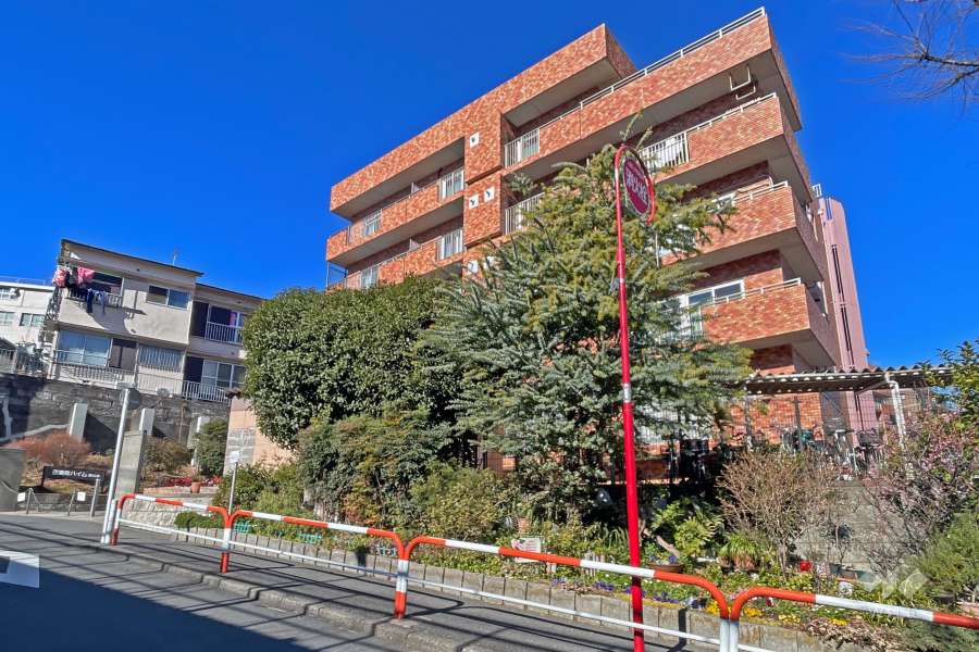 信濃町ハイムの外観（南東側から）