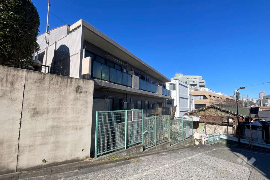 パインクレスト信濃町の外観（南東側から）