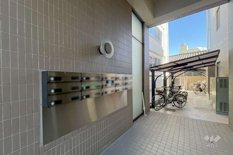 共用ポスト・駐輪場