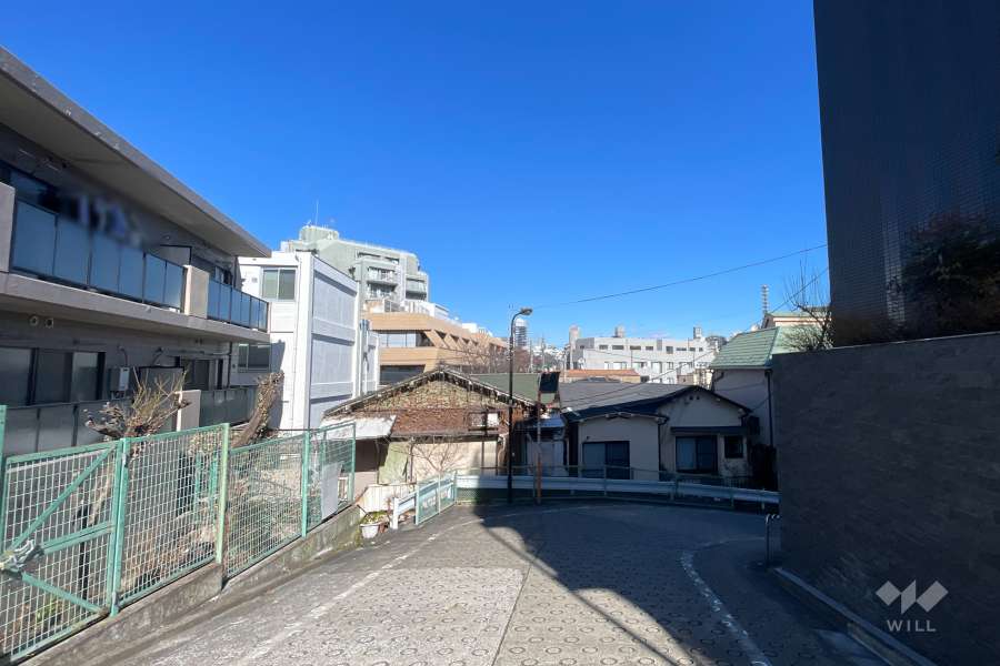 敷地東側の前面道路