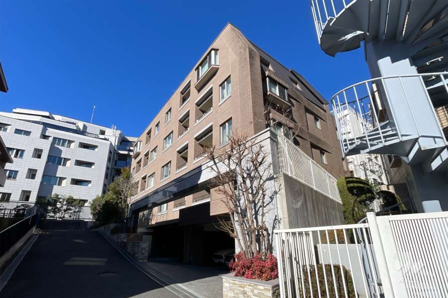 パークナード四谷の外観（南東側から）