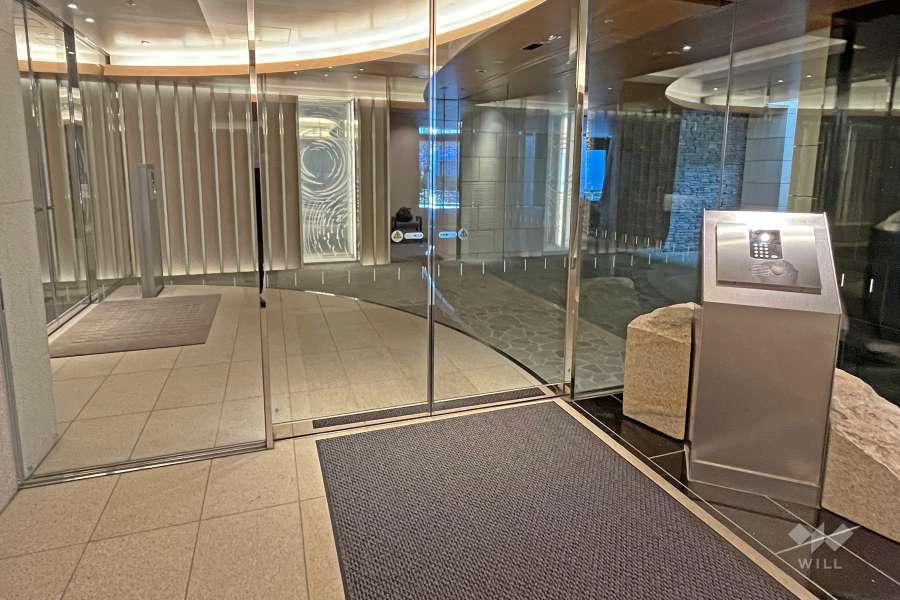 エントランスはオートロック付きです。