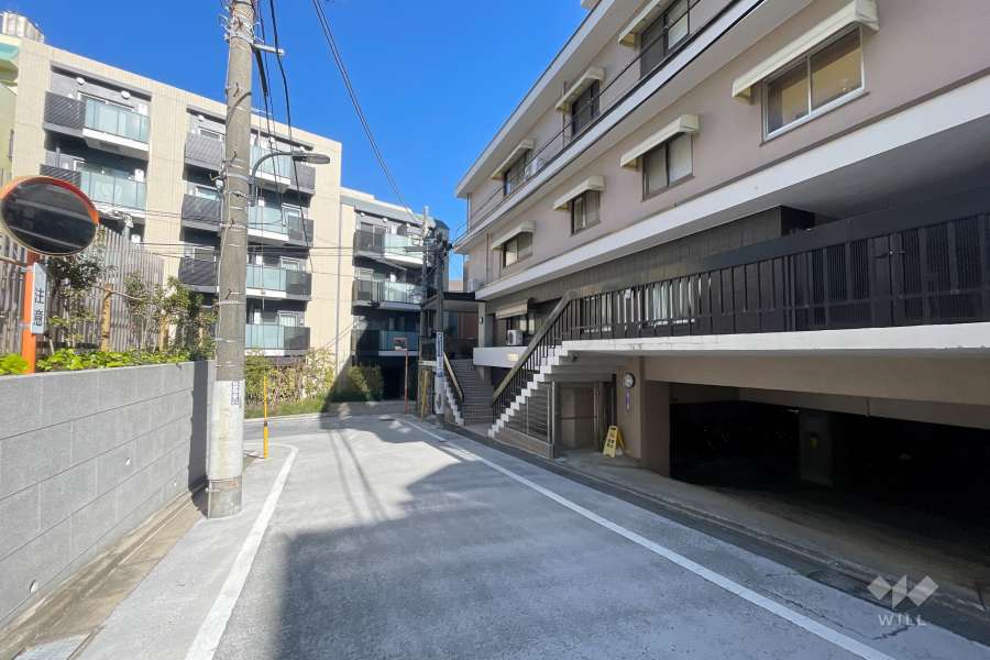 敷地西側の前面道路　