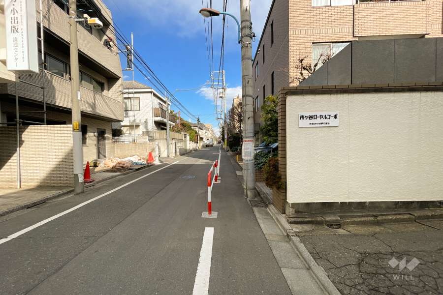 敷地北側の前面道路