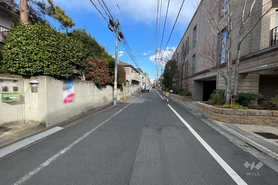 敷地北側の前面道路