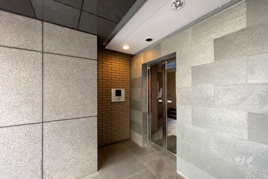 エントランスはオートロック付きです。