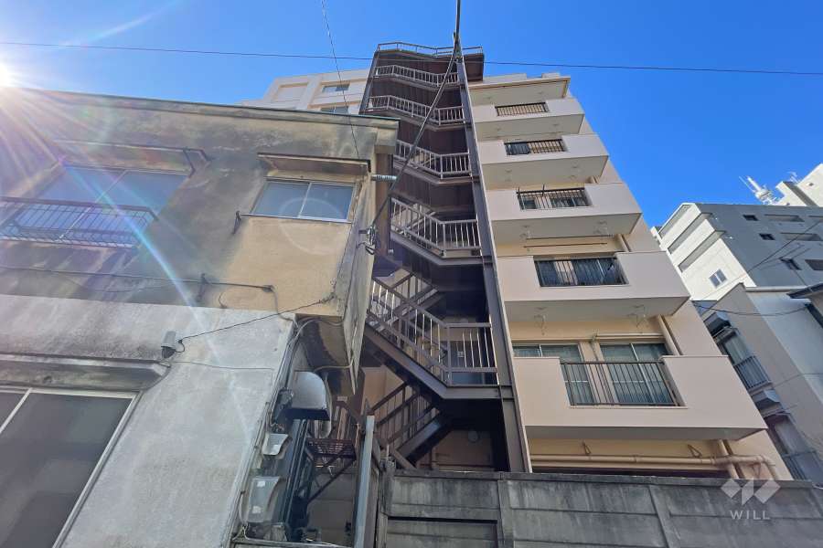 メイゾン牛込の外観（東側から）