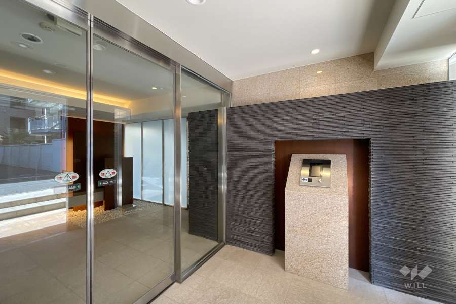 エントランスはオートロック付きです。