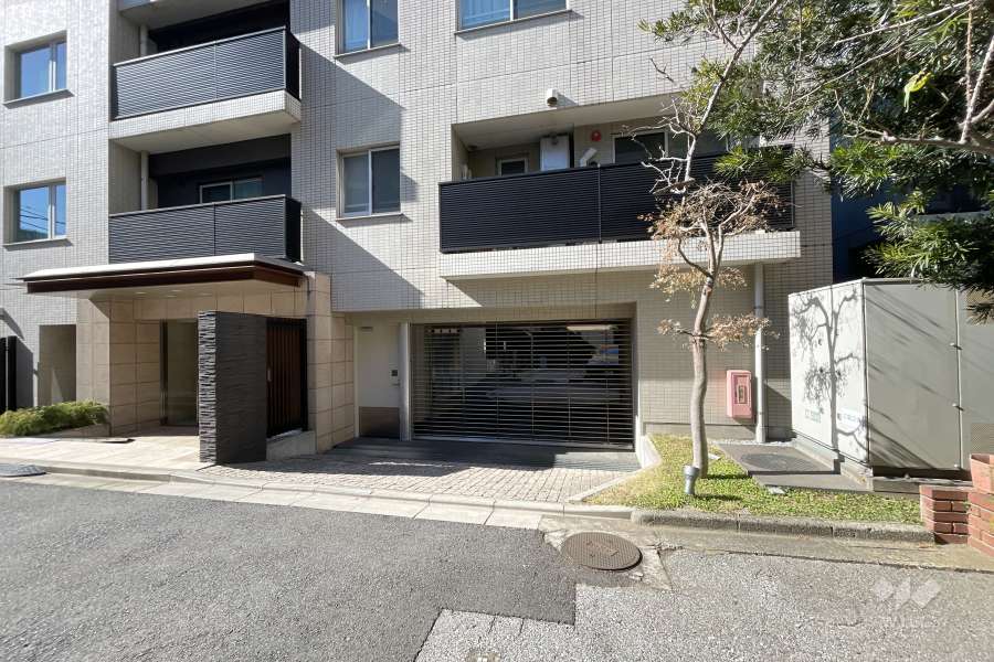 駐車場の出入り口（リングシャッター付き）