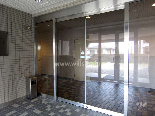 エントランスはオートロック付きです。