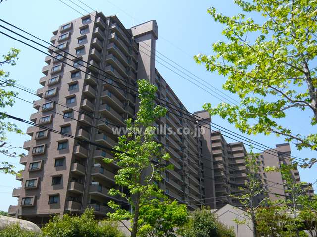 ラ・ビスタ宝塚ウエストウイング2番館の外観（北東側から）