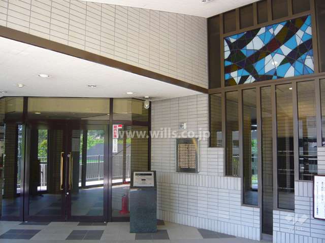 エントランスはオートロック付きです。