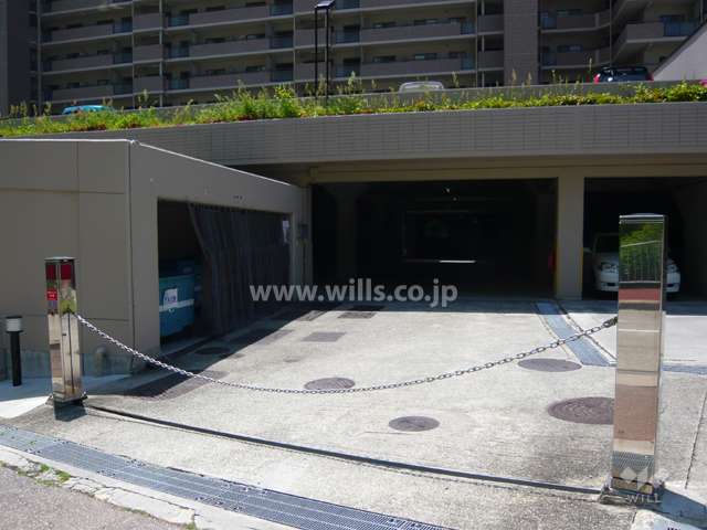 駐車場出入り口（ロボットゲート付き）