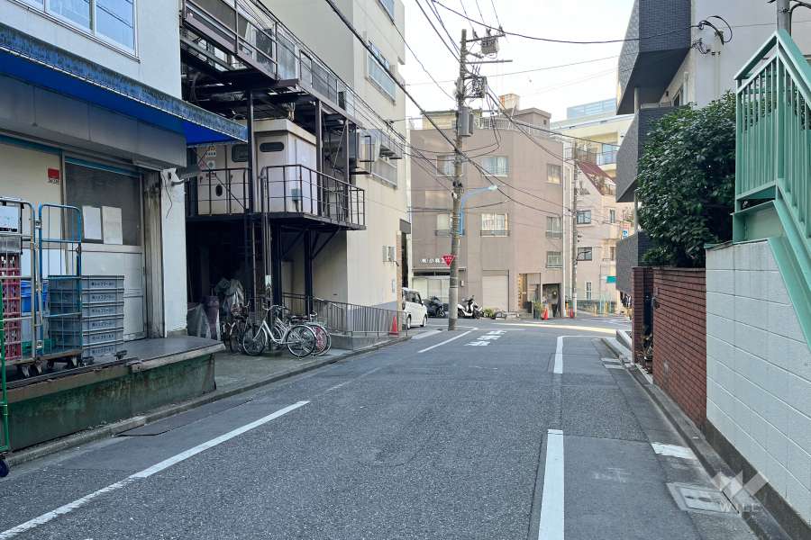 敷地北側の前面道路