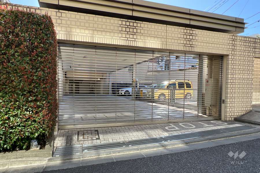 駐車場の出入り口（リングシャッター付き）
