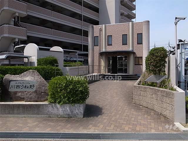 エントランスアプローチ、エントランス棟