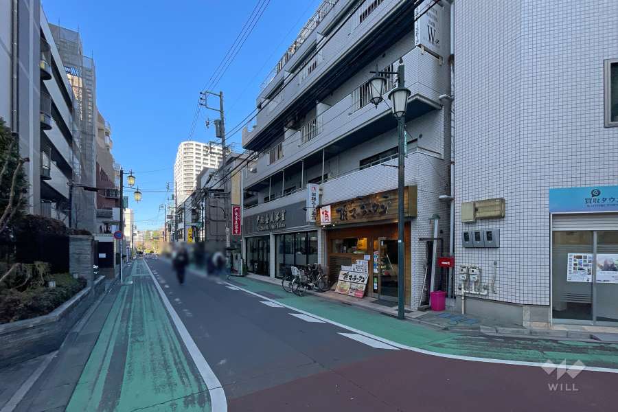 敷地西側の前面道路