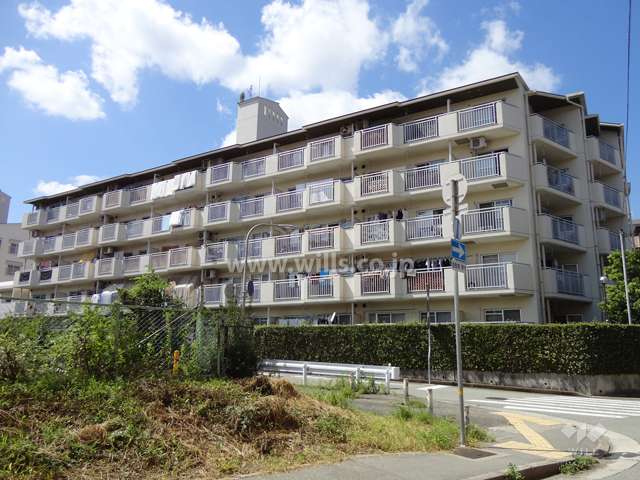 グリーンハイツ東多田　2号棟の外観（南東側から）