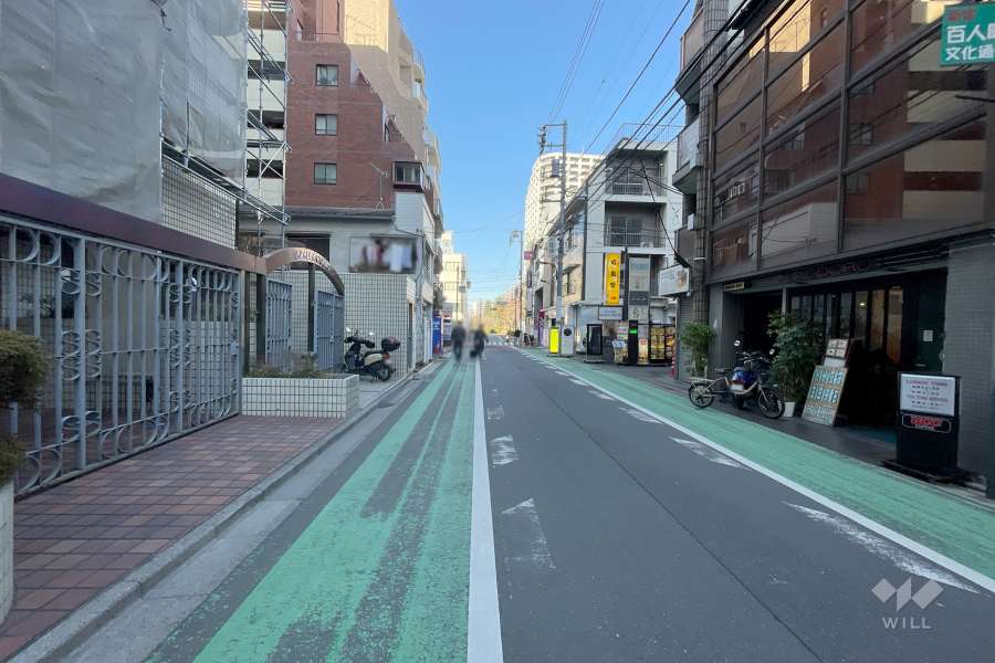 敷地東側の前面道路