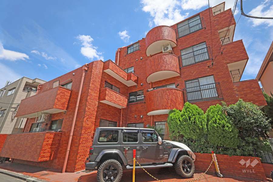 国際パレス大久保の外観（南西側から）