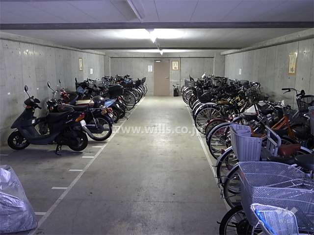 屋内にあるバイク置き場・駐輪場