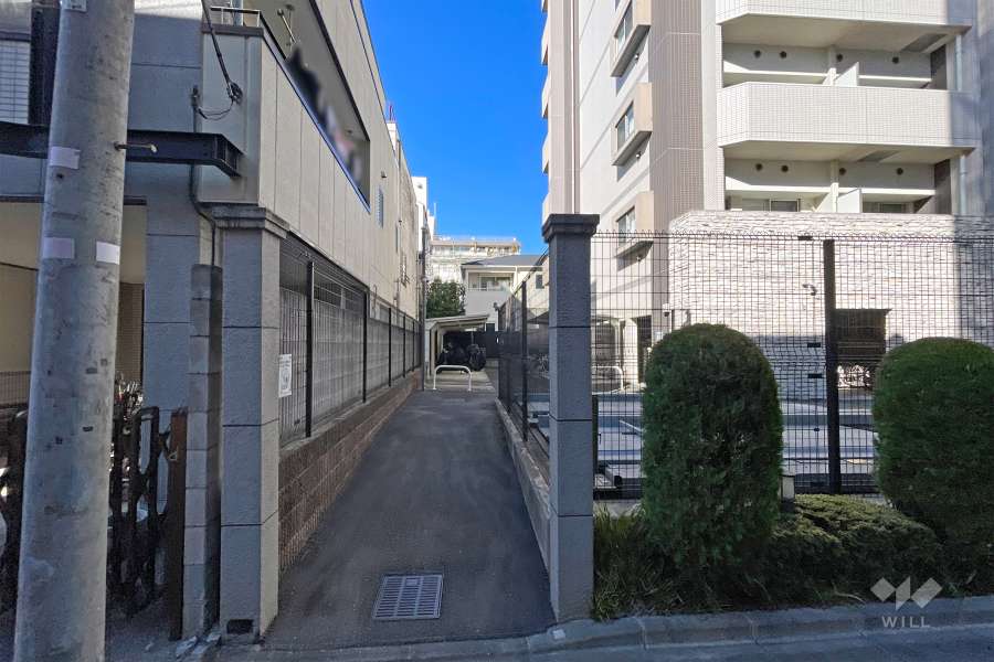 敷地西側の通路（南側から）