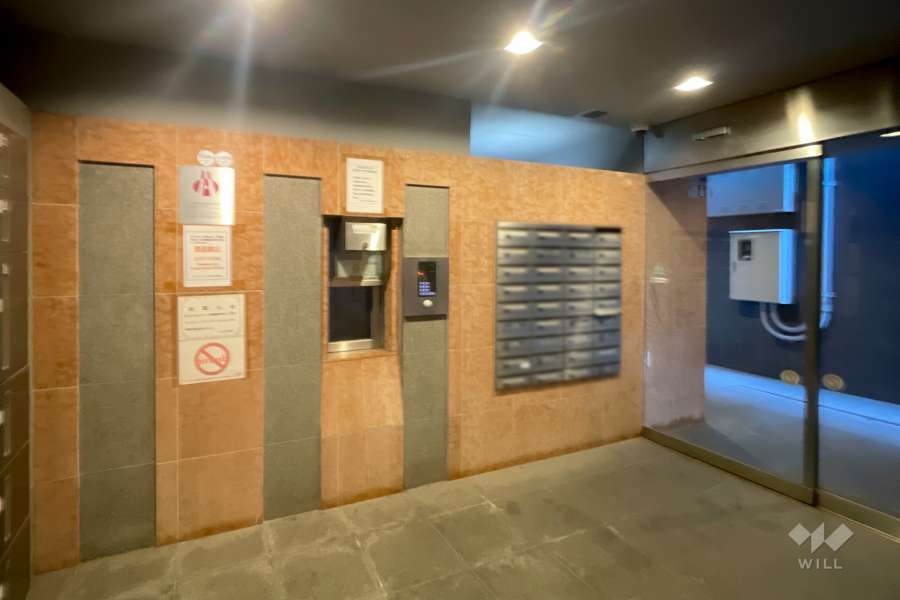 エントランスはオートロック付きです。