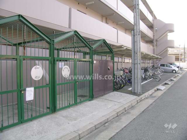 ゴミ置場と駐輪場