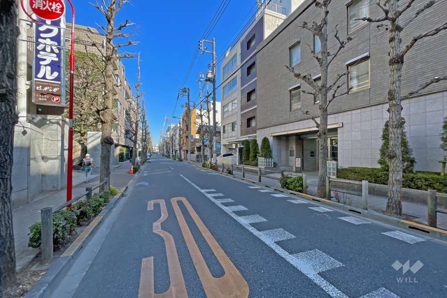 敷地北側はは中央病院通りに面しています。