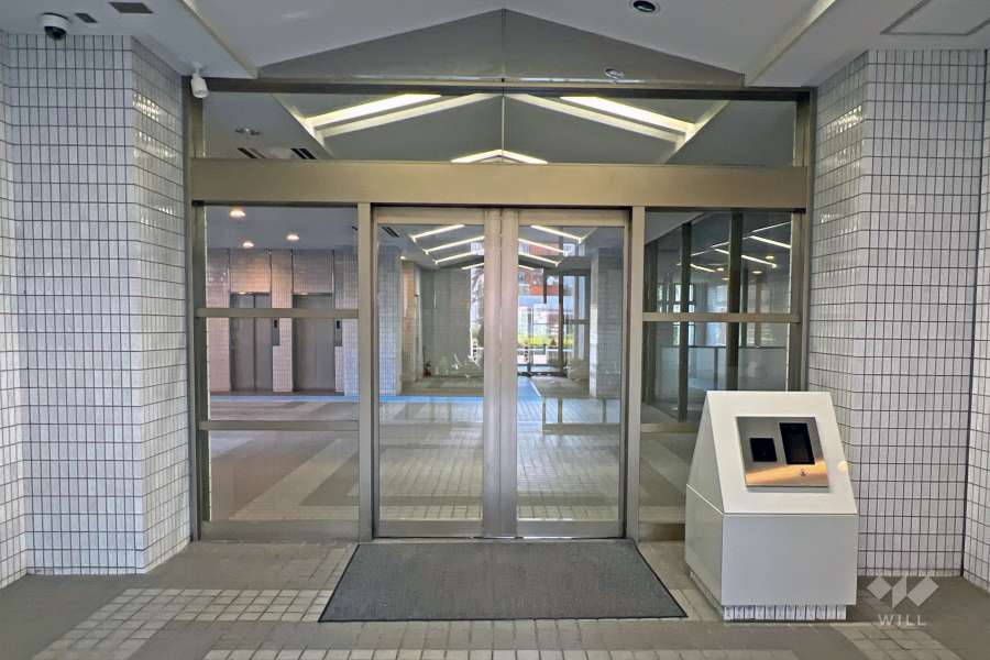 エントランスはオートロック付きです。