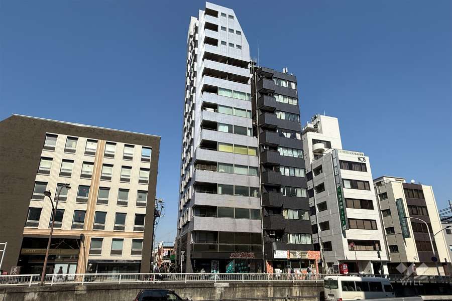 セイザ新宿の外観（南西側から）