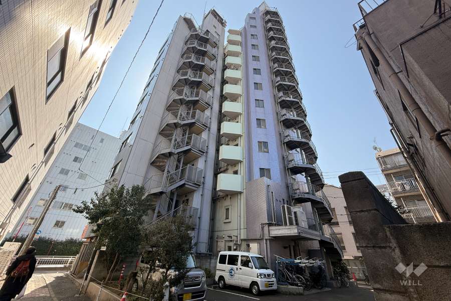 セイザ新宿の外観（北東側から）