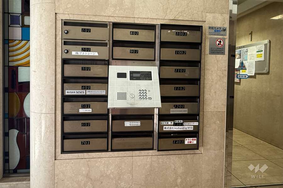 エントランスはオートロック付きです。