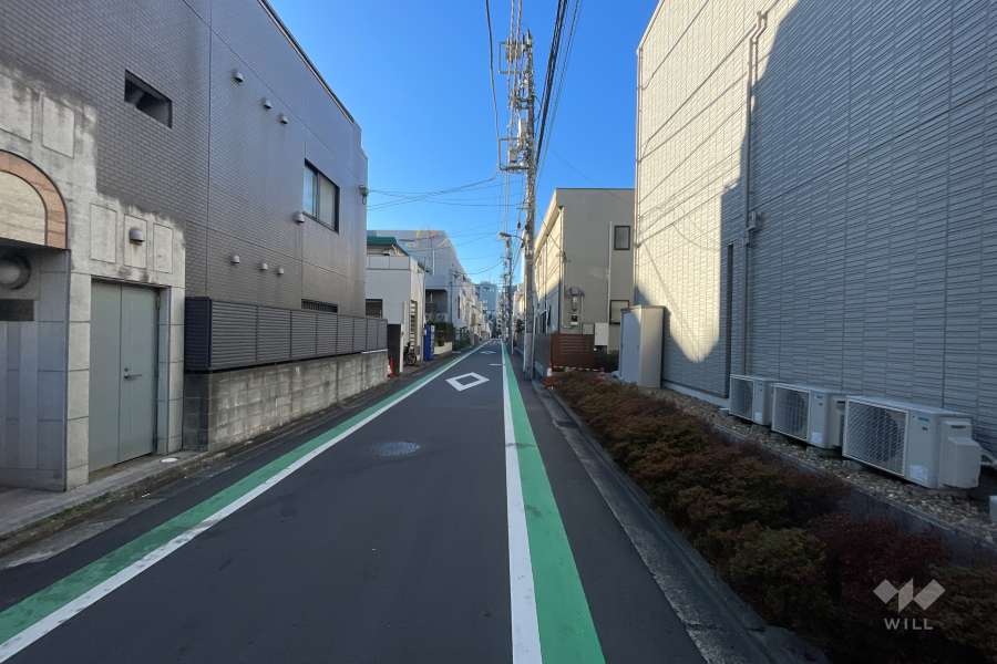 敷地西側の前面道路　