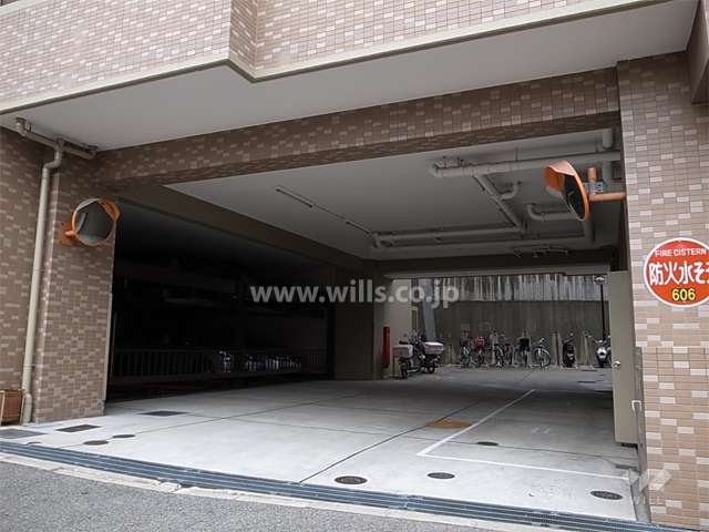 建物1階にある敷地内駐車場（機械式）