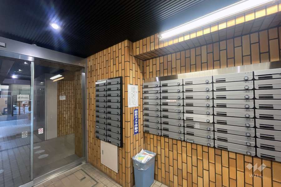 エントランスはオートロック付きです。