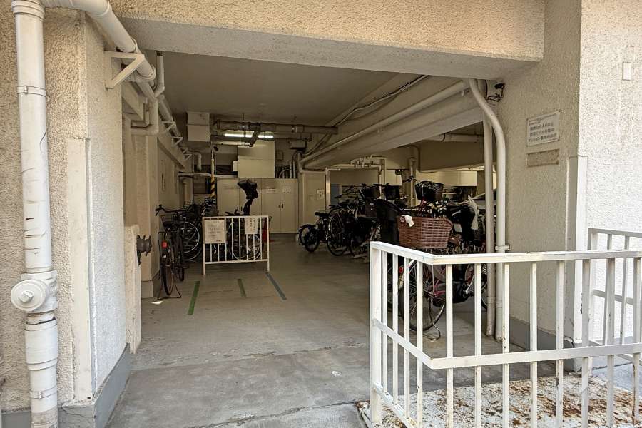 屋内に設けられた駐輪場