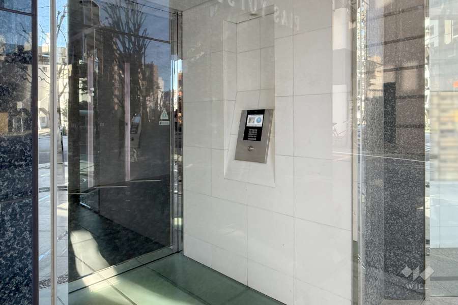 エントランスはオートロック付きです。