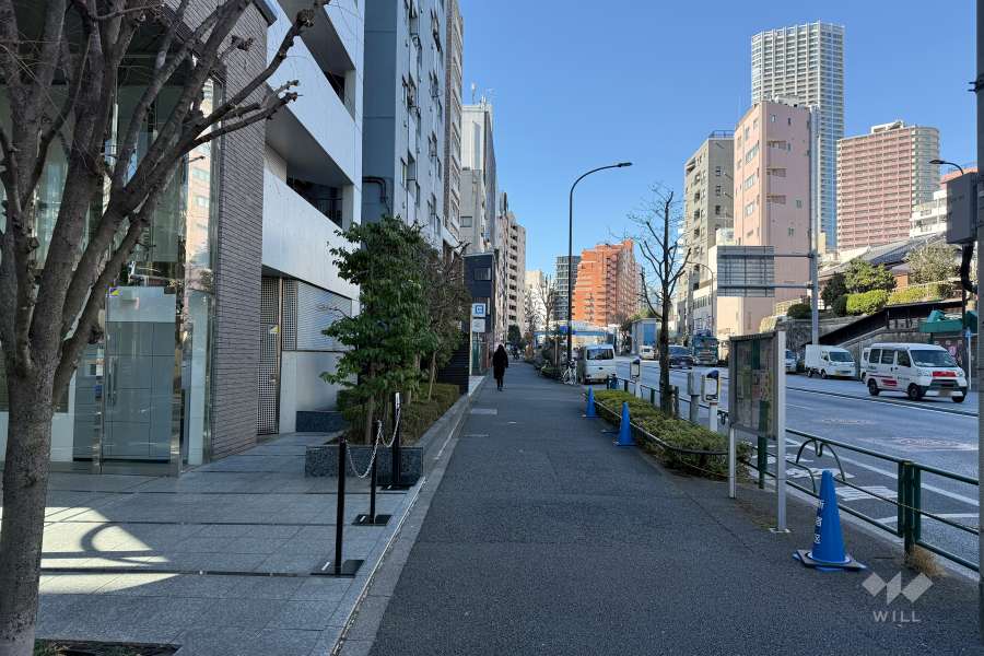 敷地北側の前面道路