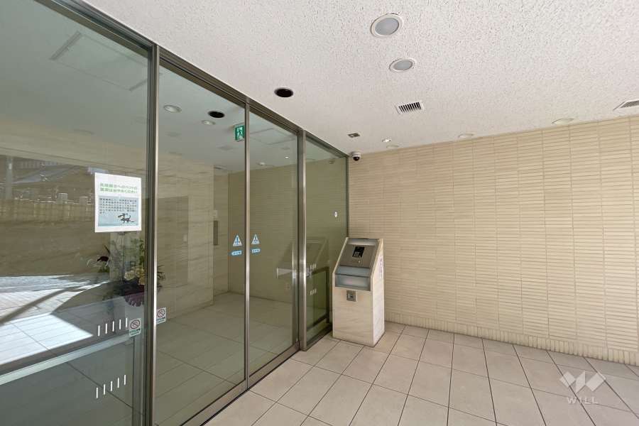 エントランスはオートロック付きです。