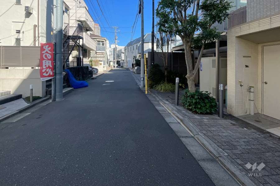 敷地北西側の前面道路