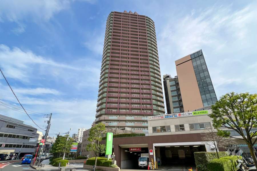 ローレルコート新宿タワーの外観（北側から）