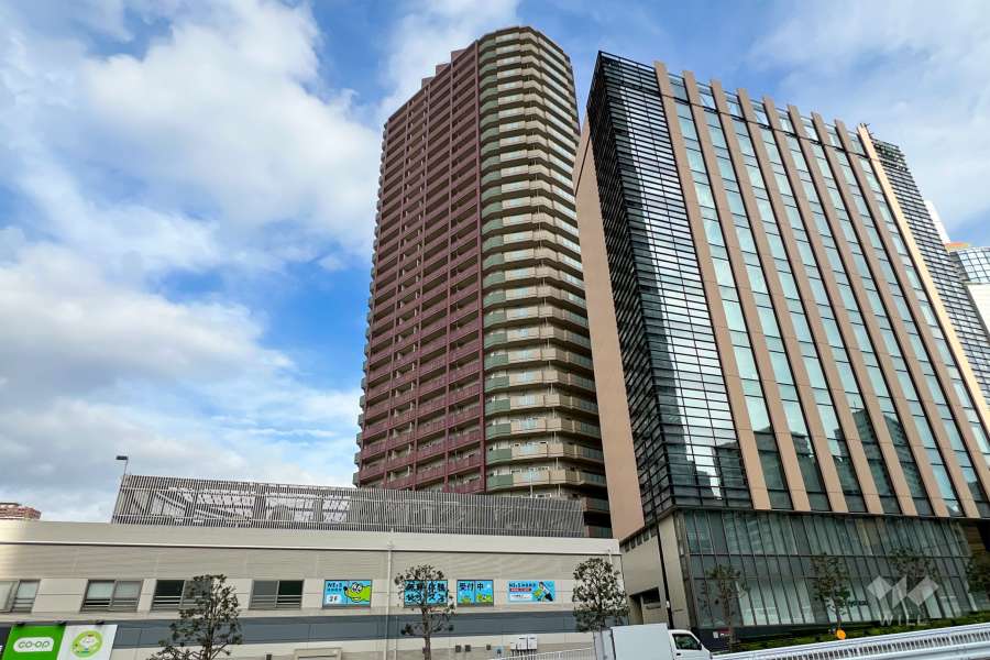 ローレルコート新宿タワーの外観（西側から）