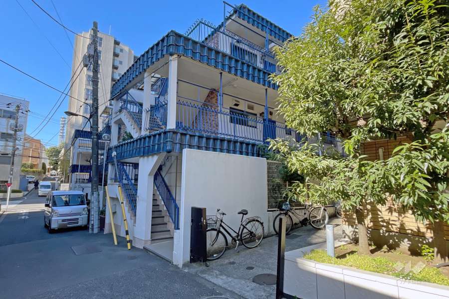 シャンブル市ヶ谷の外観（南東側から）