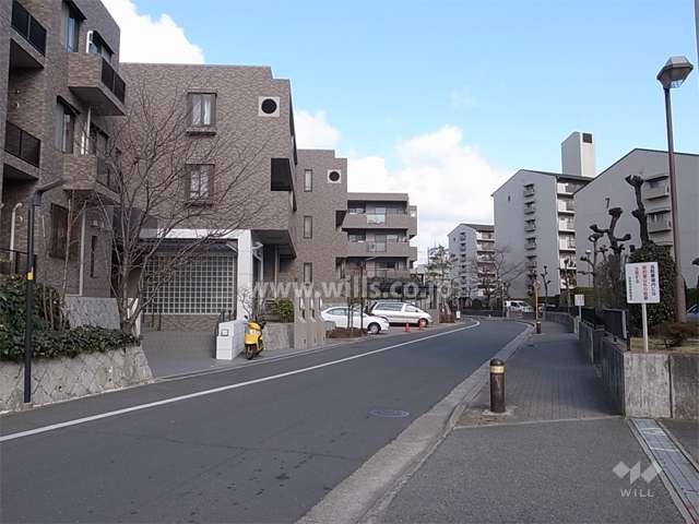 敷地東側の前面道路