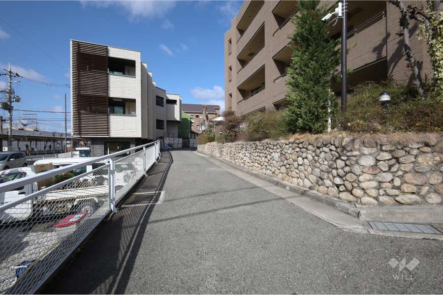 敷地南側の前面道路