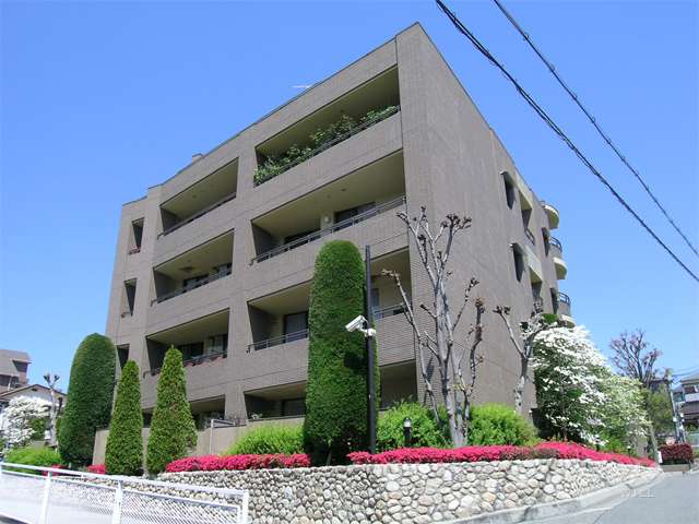 ファミール花屋敷の外観（南東側から）