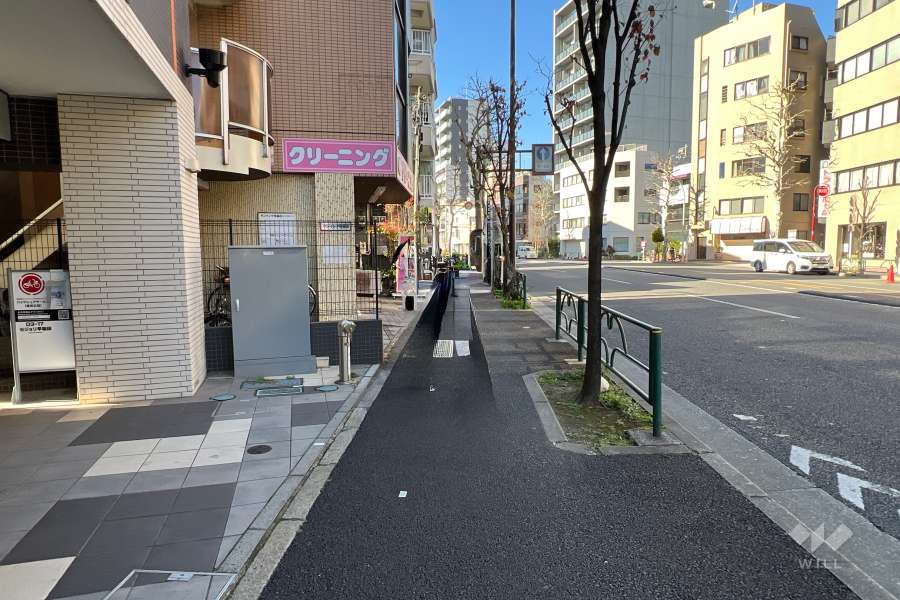 敷地北東側の前面道路
